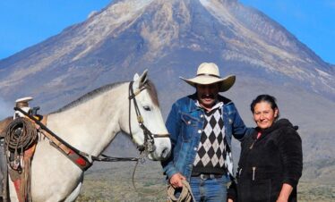 Local arrieros with horses and farmhouse hosts in the Colombian Andes on the Nevado del Tolima route.