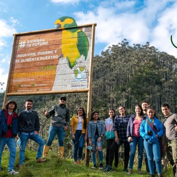 Acadamemic group participating in an environmental and educational field experience in Colombia’s Andean cloud forest